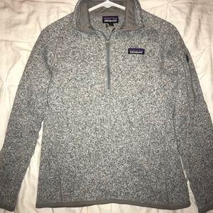 Gray Patagonia 1/4 zip fleece
